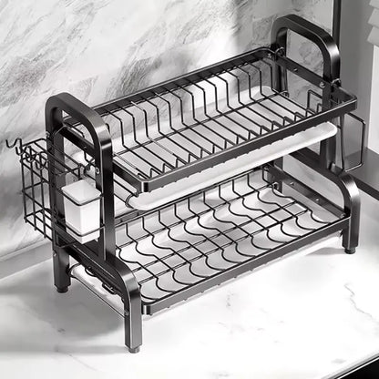 organizador de platos de cocina ajustable con escurridor sobre fregadero.