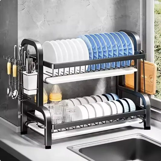 organizador de platos de cocina ajustable con escurridor sobre fregadero.